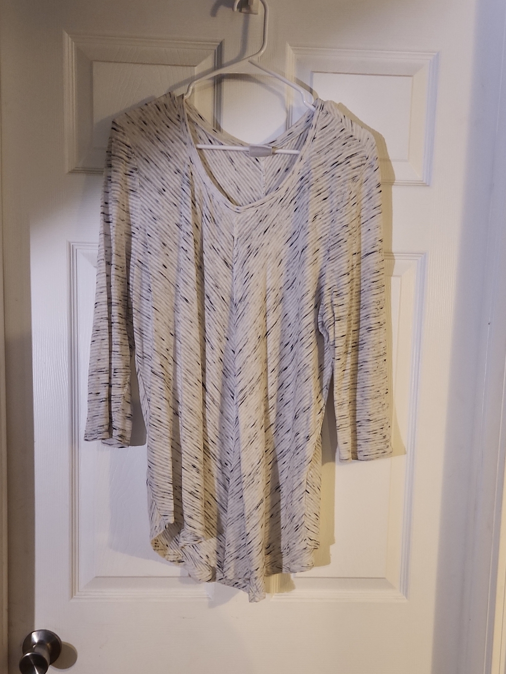 Weekends By Chico's-Lightweight White Speckled V-Neck Women's Top